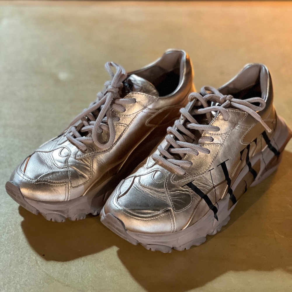 Valentino Bounce VLTN Rose Gold sneakers